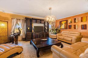 Luxury 4br4ba Villa w Hottub Pool Ocean Views