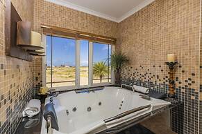Luxury 4br4ba Villa w Hottub Pool Ocean Views