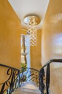 Luxury 4br4ba Villa w Hottub Pool Ocean Views