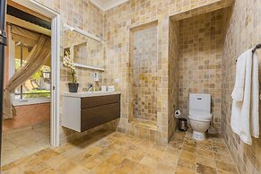 Luxury 4br4ba Villa w Hottub Pool Ocean Views