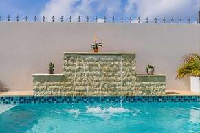 Remodeled 6BR - Privatepool Gameroom Close2beach
