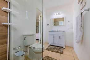 Remodeled 6BR - Privatepool Gameroom Close2beach