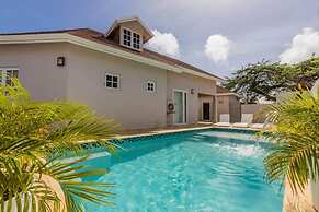 Remodeled 6BR - Privatepool Gameroom Close2beach