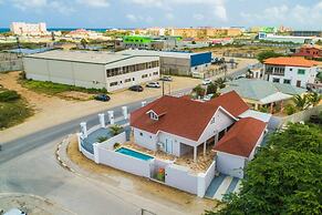 Remodeled 6BR - Privatepool Gameroom Close2beach