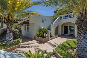 Deluxe Mansion Steps to Beach Pool Sea Views