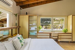 Deluxe Mansion Steps to Beach Pool Sea Views