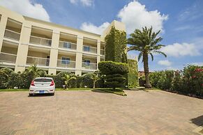 4BR 3BA w Pool Sleeps 10 200m From Eagle Beach