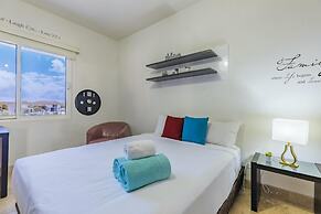 4BR 3BA w Pool Sleeps 10 200m From Eagle Beach