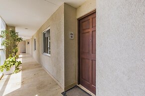 4BR 3BA w Pool Sleeps 10 200m From Eagle Beach