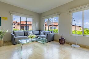 4BR 3BA w Pool Sleeps 10 200m From Eagle Beach