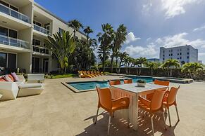 4BR 3BA w Pool Sleeps 10 200m From Eagle Beach