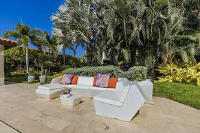 4BR 3BA w Pool Sleeps 10 200m From Eagle Beach