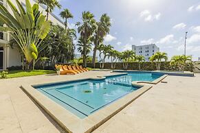 4BR 3BA w Pool Sleeps 10 200m From Eagle Beach