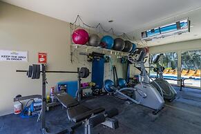 4BR 3BA w Pool Sleeps 10 200m From Eagle Beach