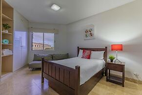 4BR 3BA w Pool Sleeps 10 200m From Eagle Beach