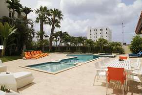 4BR 3BA w Pool Sleeps 10 200m From Eagle Beach