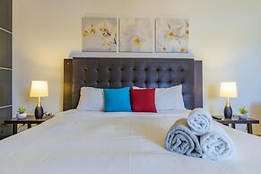 4BR 3BA w Pool Sleeps 10 200m From Eagle Beach