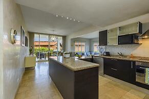 4BR 3BA w Pool Sleeps 10 200m From Eagle Beach