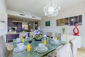 4BR 3BA w Pool Sleeps 10 200m From Eagle Beach