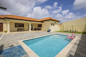 Remodeled 3BR w Private Pool Close to Palmbeach