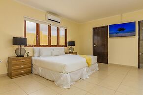 Remodeled 3BR w Private Pool Close to Palmbeach