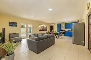 Remodeled 3BR w Private Pool Close to Palmbeach