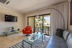 Luxury 1BR Condo Great Location Amenities