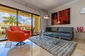 Luxury 1BR Condo Great Location Amenities