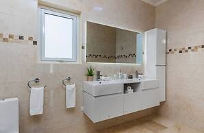 NEW Premium Luxury 2BR 3BA Pool House