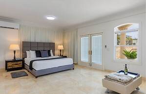 NEW Premium Luxury 2BR 3BA Pool House