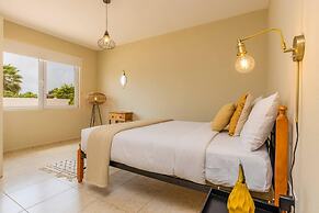 Remodeled Villa w 3BR Private Pool Esmeralda