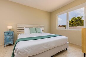 Remodeled Villa w 3BR Private Pool Esmeralda