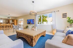 Remodeled Villa w 3BR Private Pool Esmeralda