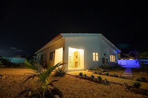 Remodeled Villa w 3BR Private Pool Esmeralda