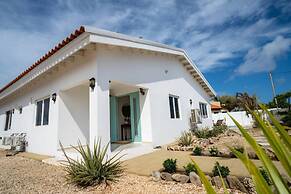 Remodeled Villa w 3BR Private Pool Esmeralda