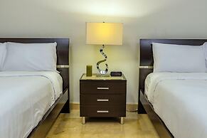 2BR Duplex Palmaruba Condos w Great Location