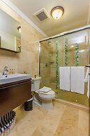 2BR Duplex Palmaruba Condos w Great Location