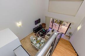 2BR Duplex Palmaruba Condos w Great Location