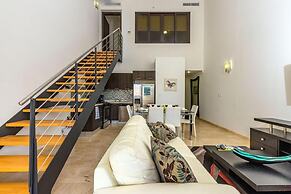 2BR Duplex Palmaruba Condos w Great Location