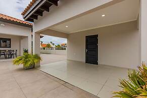 NEW 6BR Villa w Pool Across Street Palmbeach