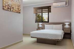 NEW 6BR Villa w Pool Across Street Palmbeach