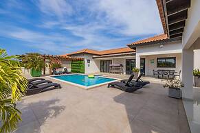 NEW 6BR Villa w Pool Across Street Palmbeach