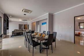 NEW 6BR Villa w Pool Across Street Palmbeach