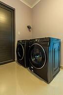 NEW 6BR Villa w Pool Across Street Palmbeach