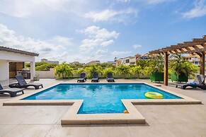 NEW 6BR Villa w Pool Across Street Palmbeach