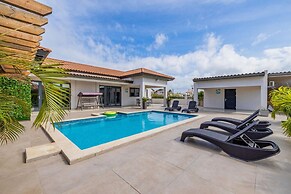 NEW 6BR Villa w Pool Across Street Palmbeach