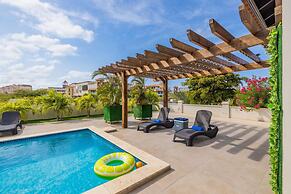 NEW 6BR Villa w Pool Across Street Palmbeach