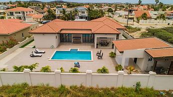 NEW 6BR Villa w Pool Across Street Palmbeach