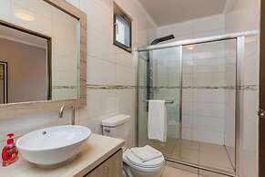 NEW 6BR Villa w Pool Across Street Palmbeach