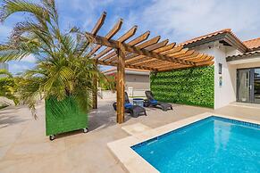 NEW 6BR Villa w Pool Across Street Palmbeach